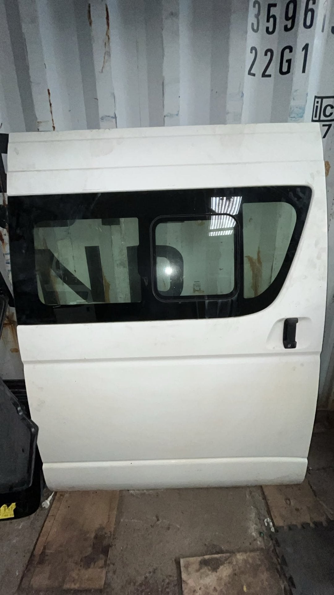 2015 Toyota Hiace - Right Sliding Door