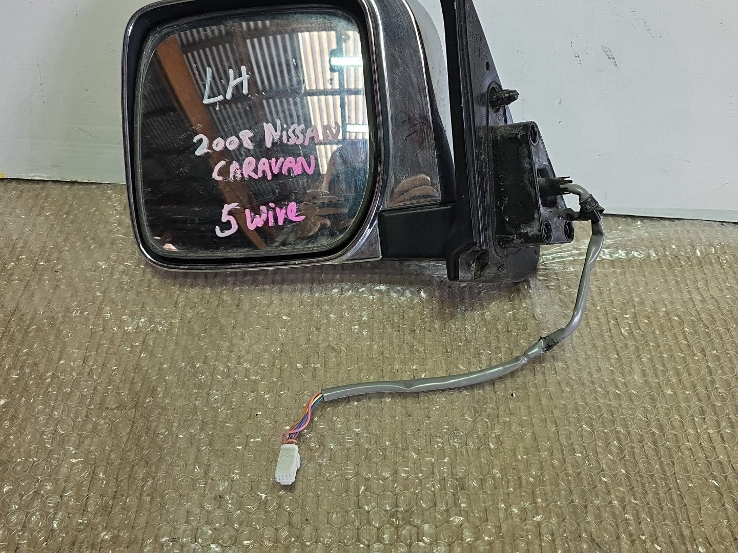 2008 Nissan Caravan- Left Door Mirror PN: 5 wires