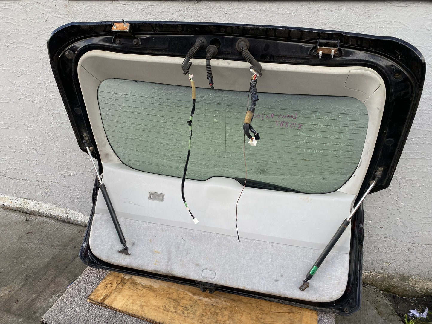 2005 Lexus RX300 - Tailgate