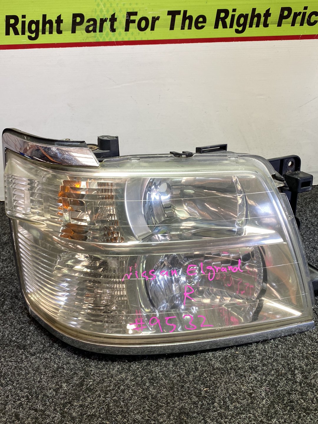 2001 Nissan Elgrand - Right Headlight PN: 100-24776