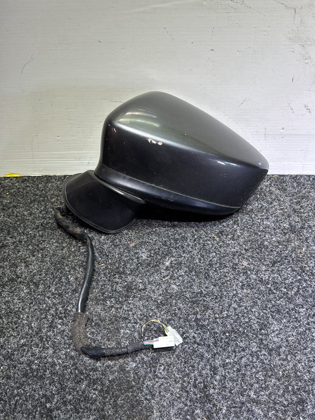 2014 Mazda Axela BM5FS - Left Door Mirror PN: 2 plug / 8 wires