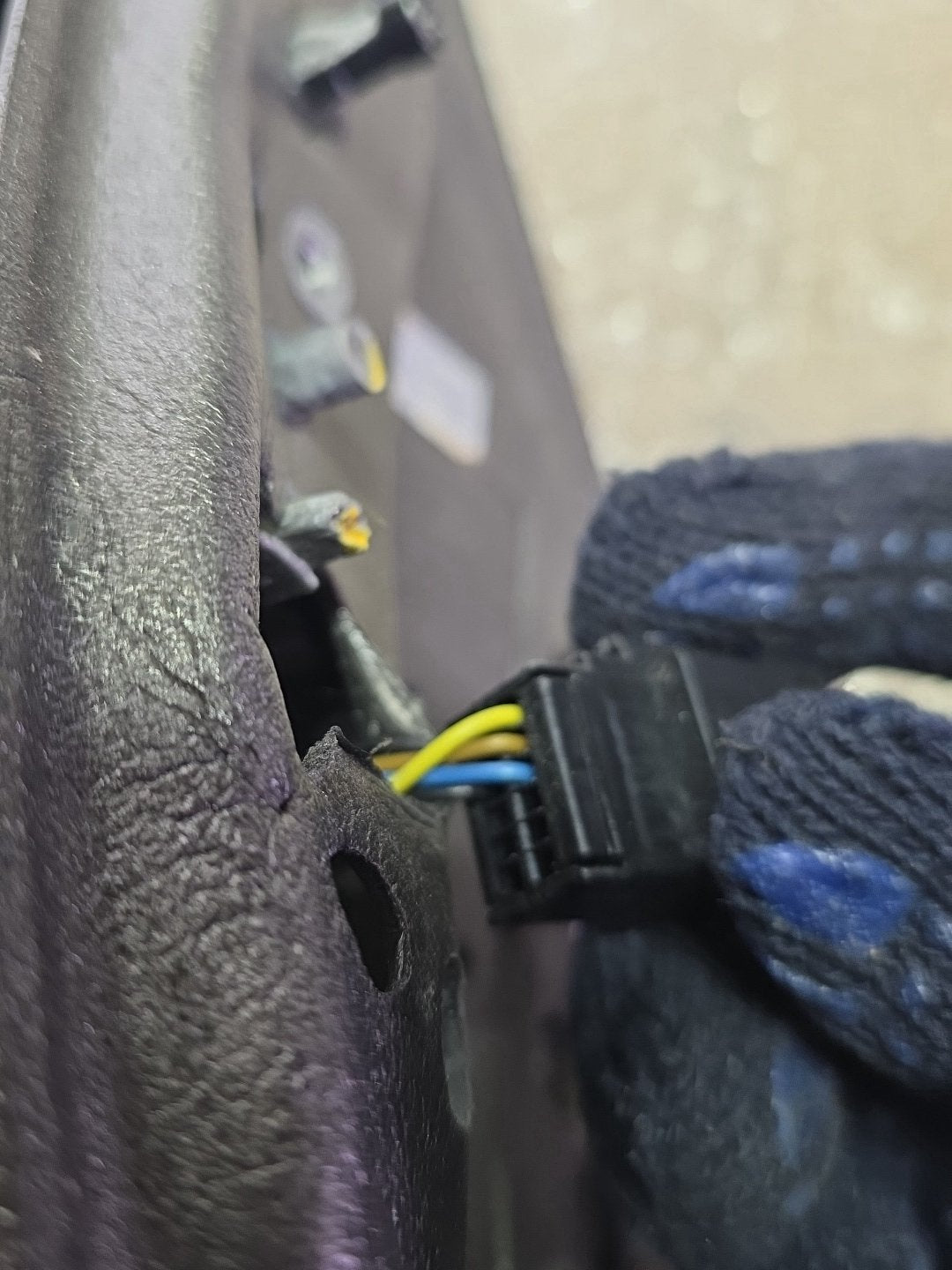 2015 SsangYong XLV- Left Door Mirror PN: 4 wires