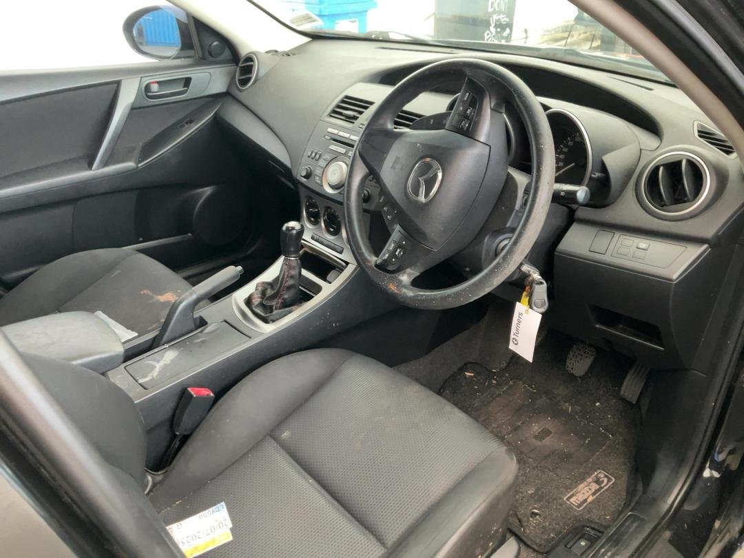 2011 Mazda Mazda3 JM0BL10F100223268  Dismantling For Parts