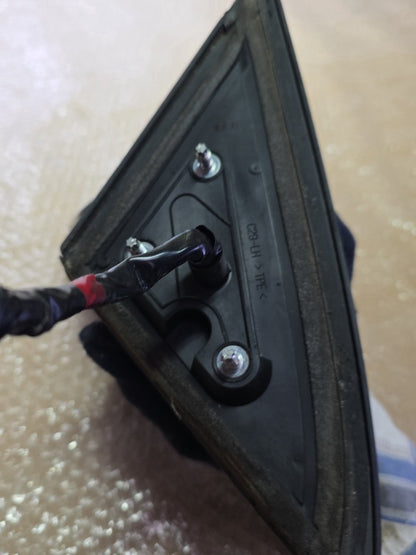 2007 Nissan Bluebird - Left Door Mirror PN: 13 wires