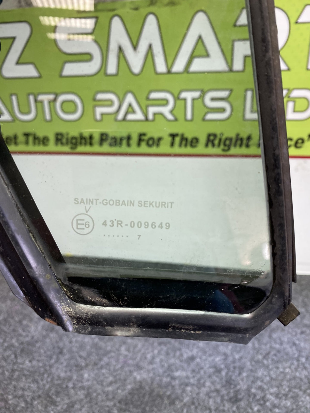 2007 Mazda Axela BK5P - Right Rear Quarter Door Glass