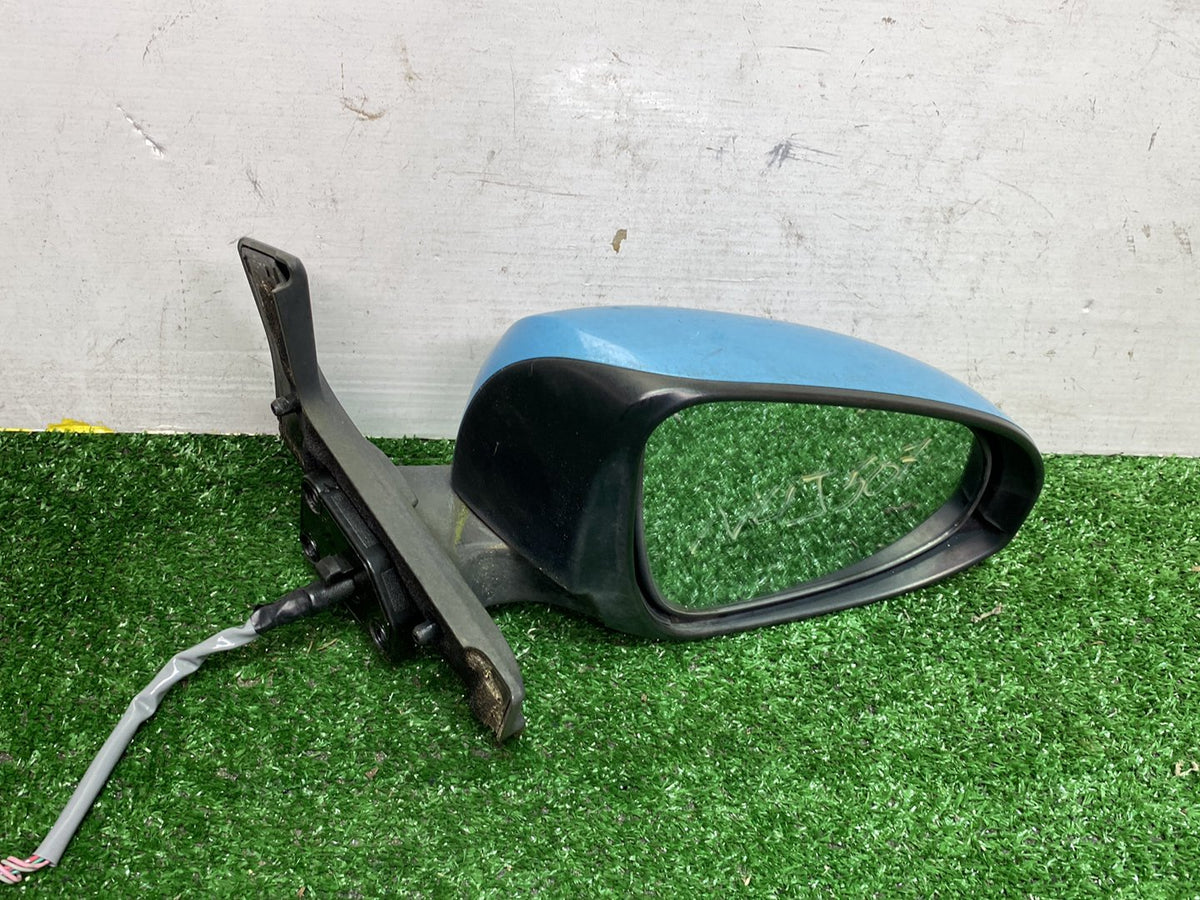 2013 Used Toyota Aqua NHP10 - Right Door Mirror PN: 7 wires