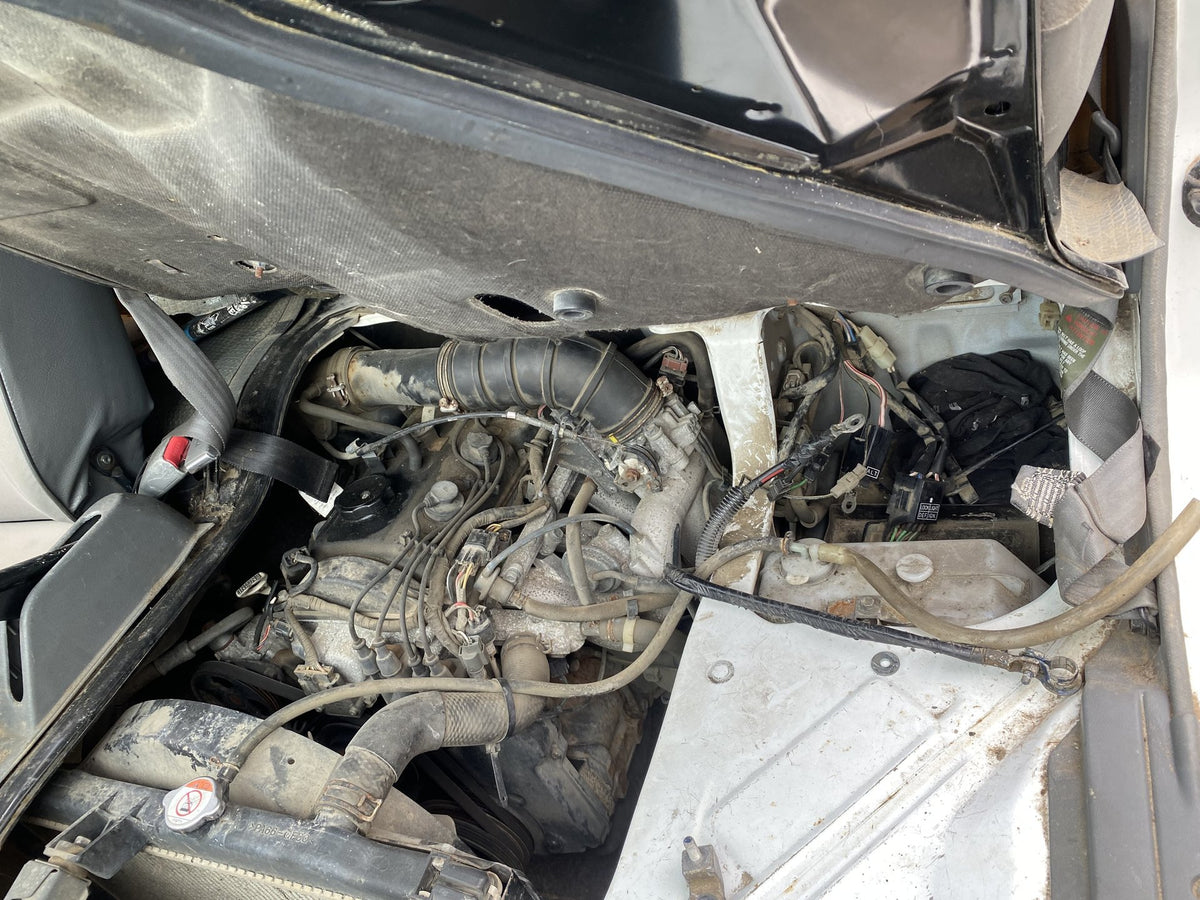 2014 Mitsubishi L300 Dismantling For Parts