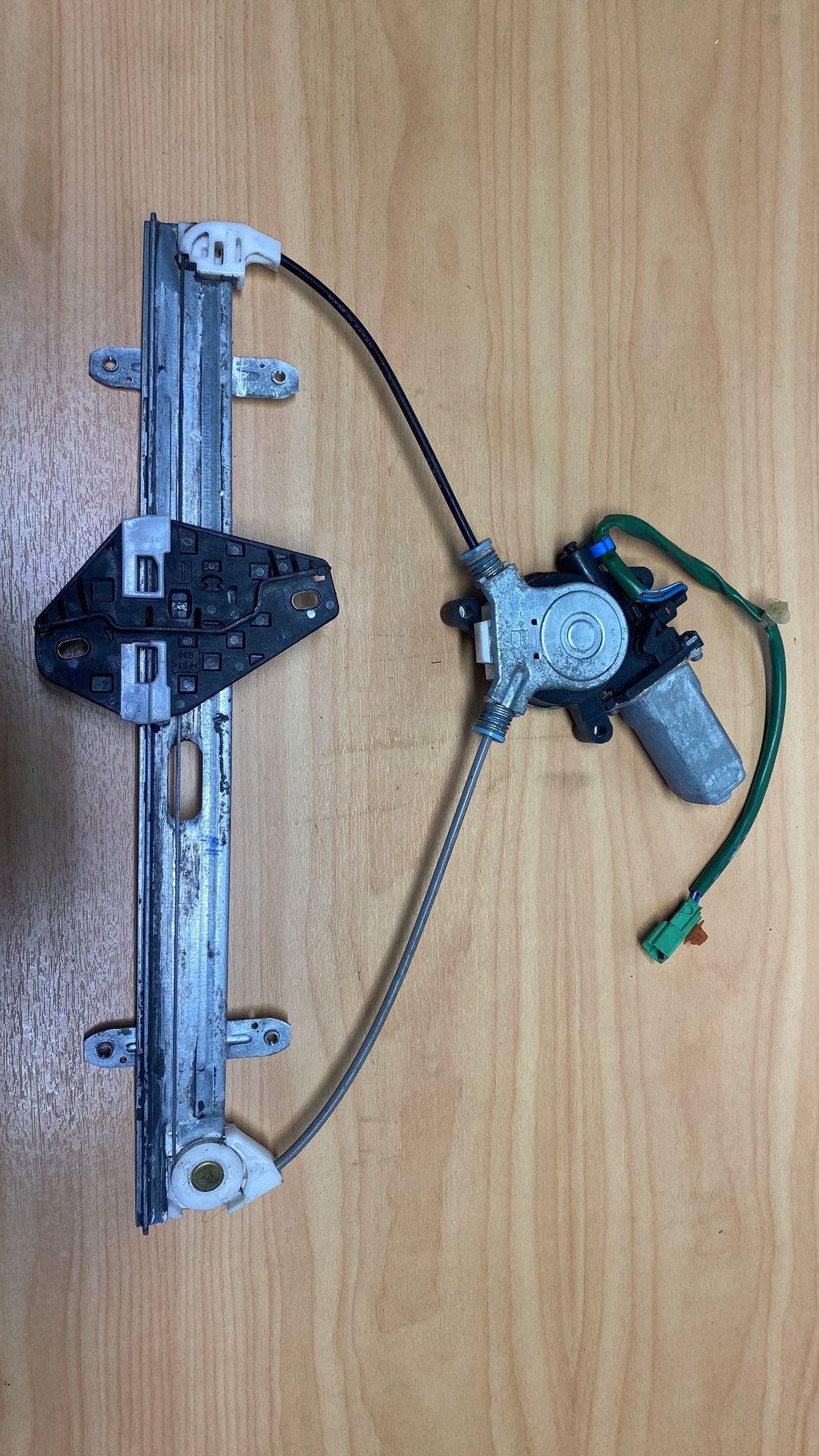 2000 Honda Integra- Left Front Window Regulator/Motor PN: