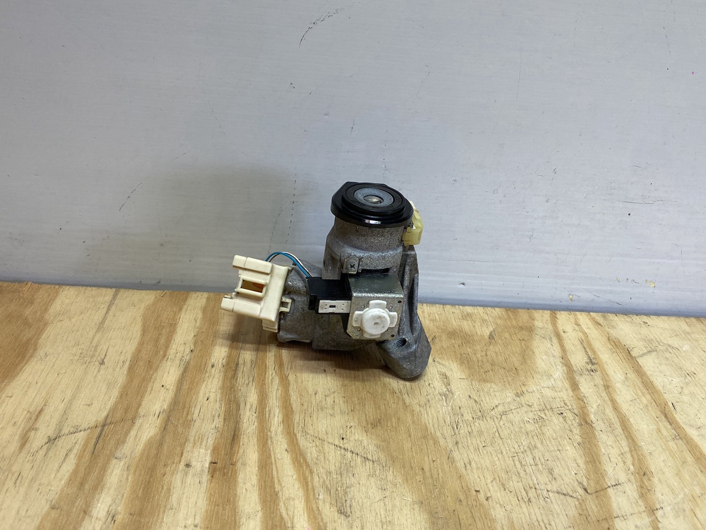 2006 Toyota Yaris - Ignition Switch PN: 45020-22-16