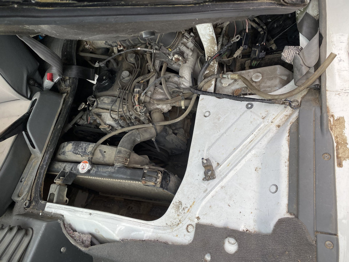 2014 Mitsubishi L300 Dismantling For Parts