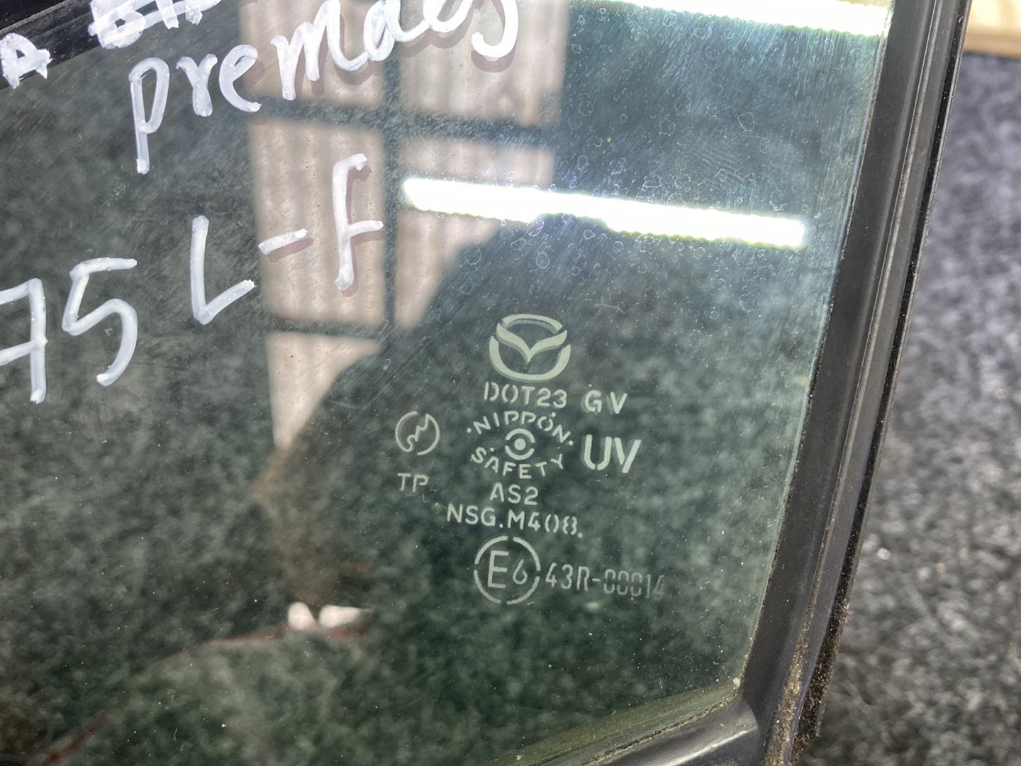2010 Mazda Premacy CREW - Left Front Quarter Door Glass