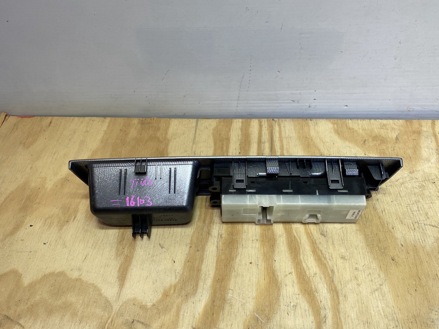 2005 Nissan Tiida JC11 - Master Power Window Switch