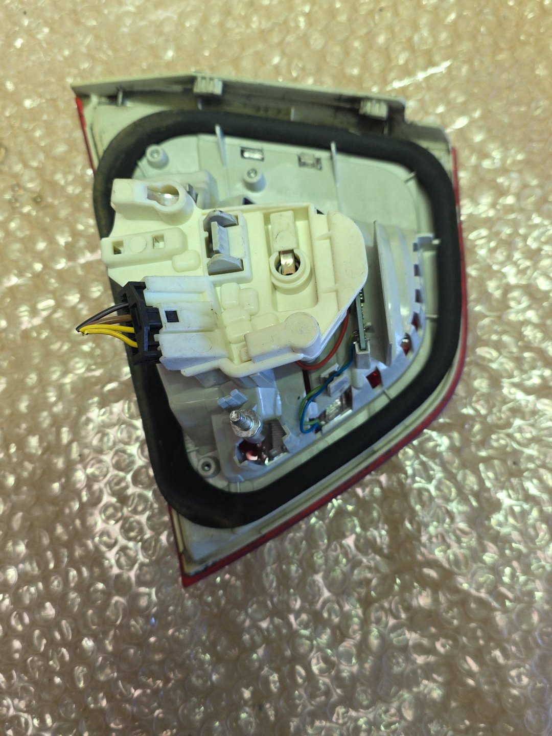 2009 BMW 320i - Left Boot Light PN: