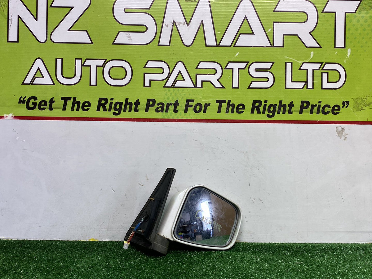 2002 Mitsubishi Pajero - Right Door Mirror PN: 5 wires