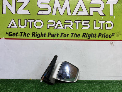 2002 Mitsubishi Pajero - Right Door Mirror PN: 5 wires