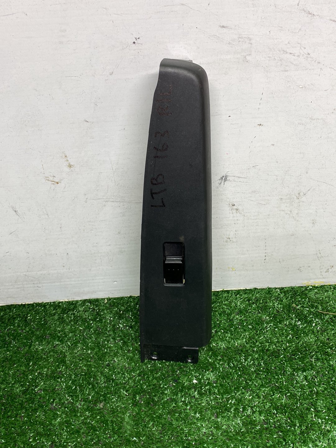 2007 Mazda Verisa - Left Rear Window Switch PN: D01C685L6