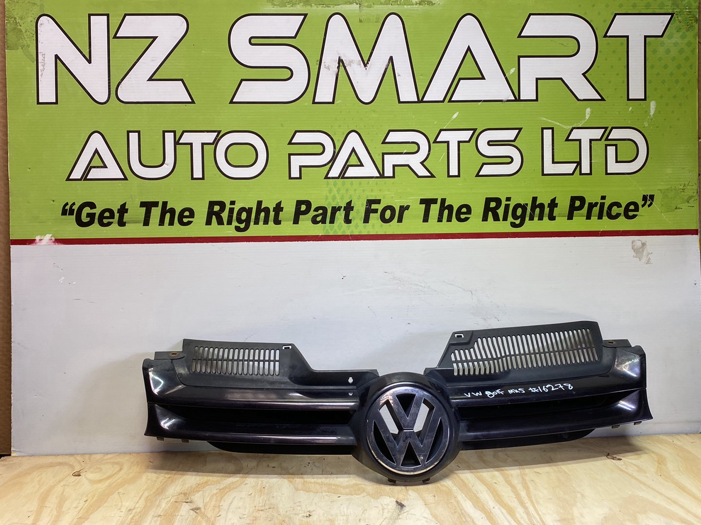 2007 Volkswagen Golf MK5 - 1K - Upper Grille