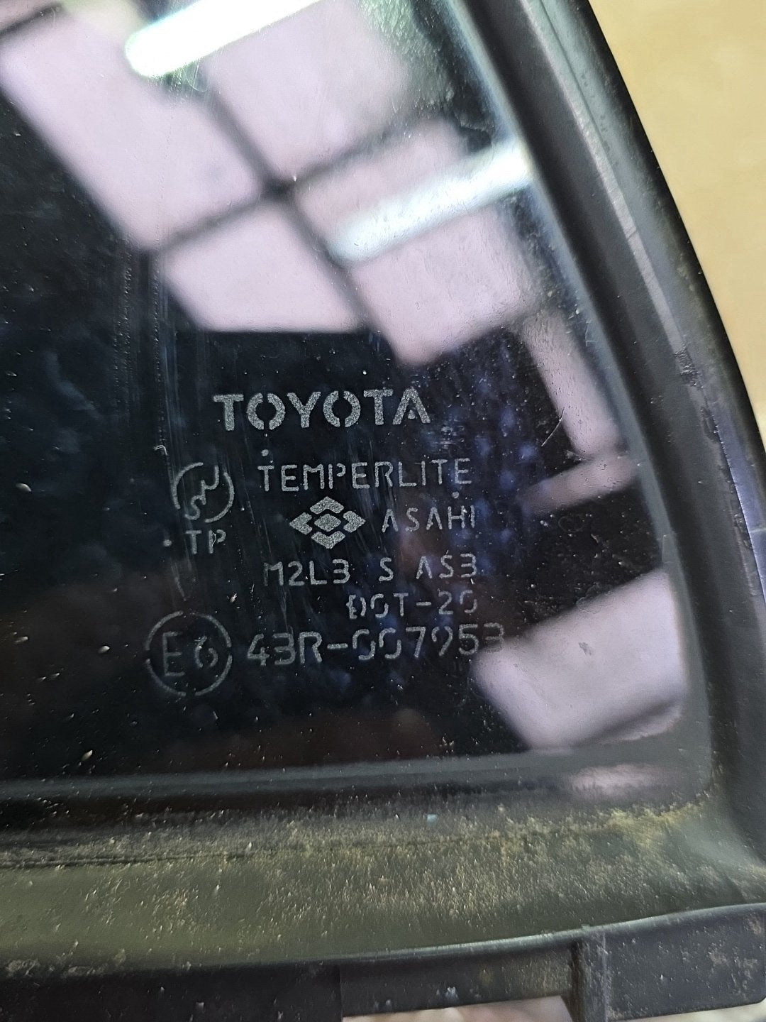 2004 Toyota Corolla - Left Rear Quarter Door Glass PN: M2L3
