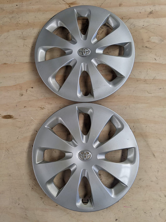 2012 Toyota Prius - Wheel Cover/Hub Cap PN: 42602 52540 15inch damage see pics