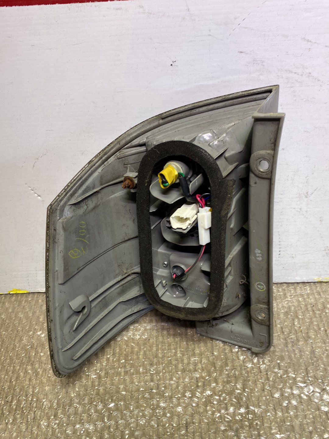 2006 Toyota Alphard- Left Taillight PN: 8156047122