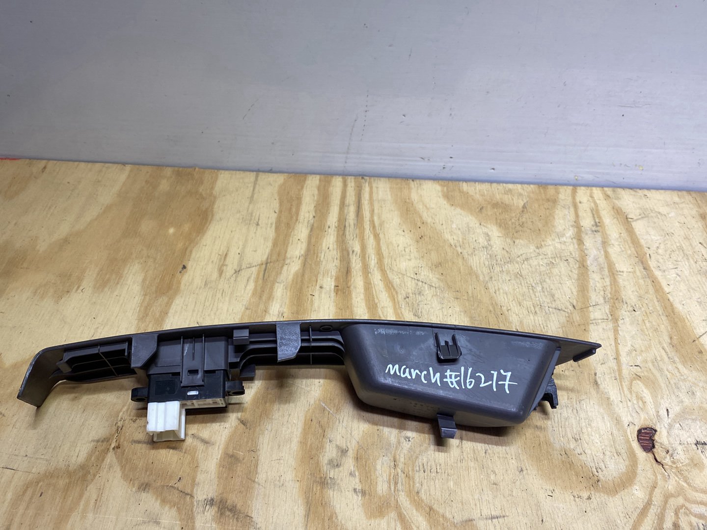 2010 Nissan March AK12 - Left Front Window Switch