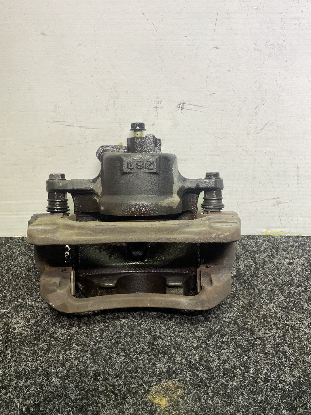 2004 Toyota Estima - Left Front Caliper