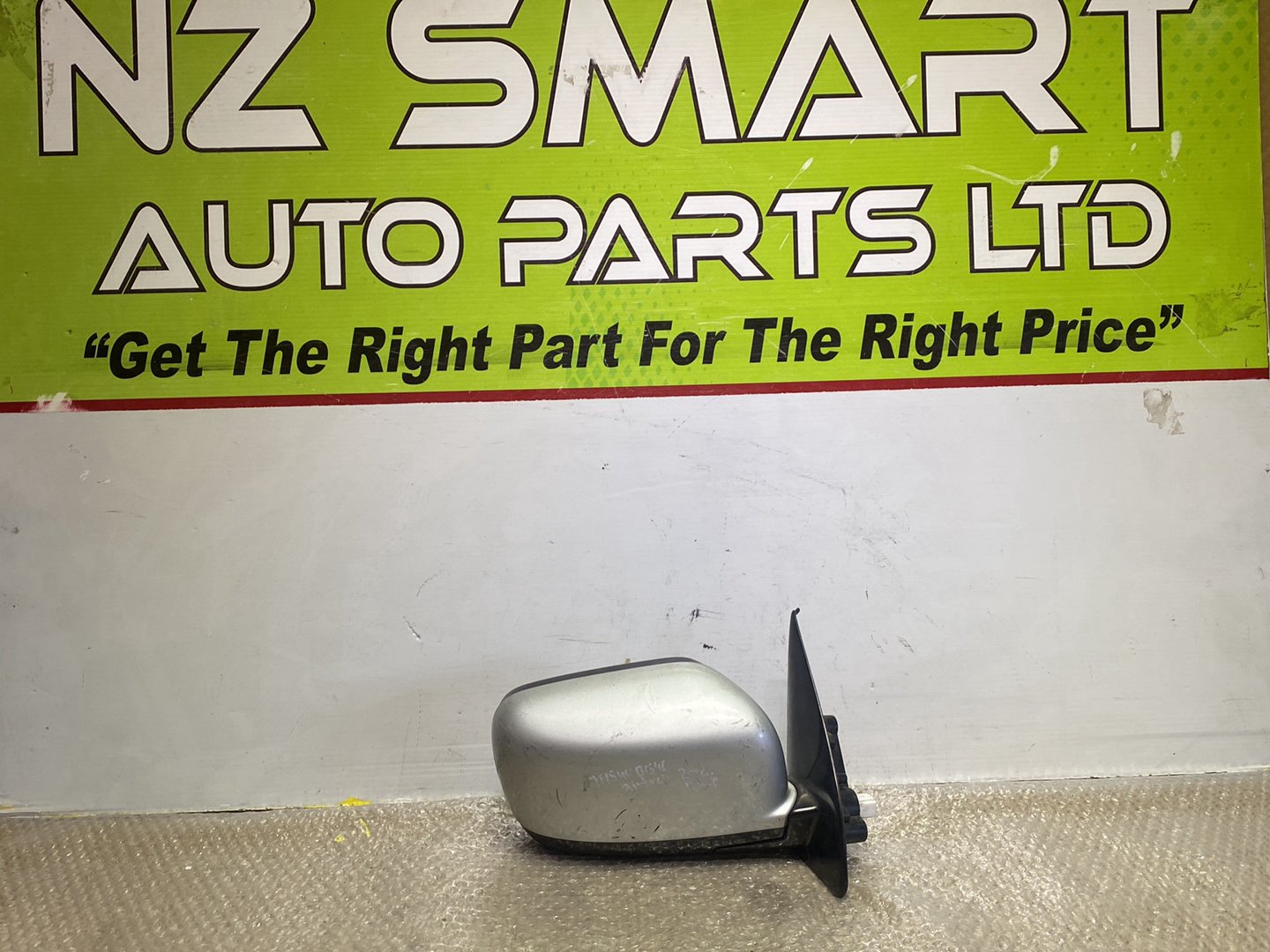 2002 Mitsubishi Airtrek- Right Door Mirror PN: 5 wires