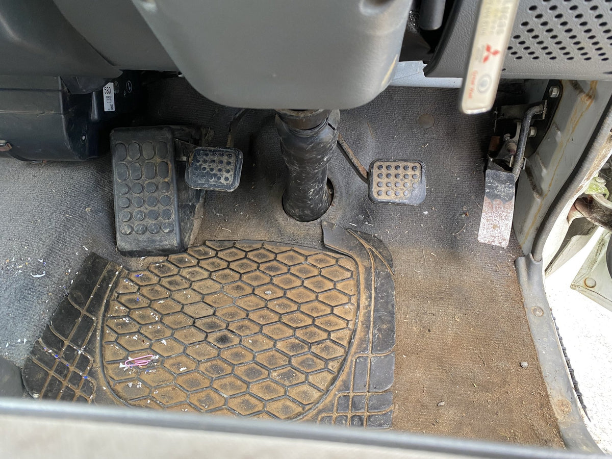 2014 Mitsubishi L300 Dismantling For Parts