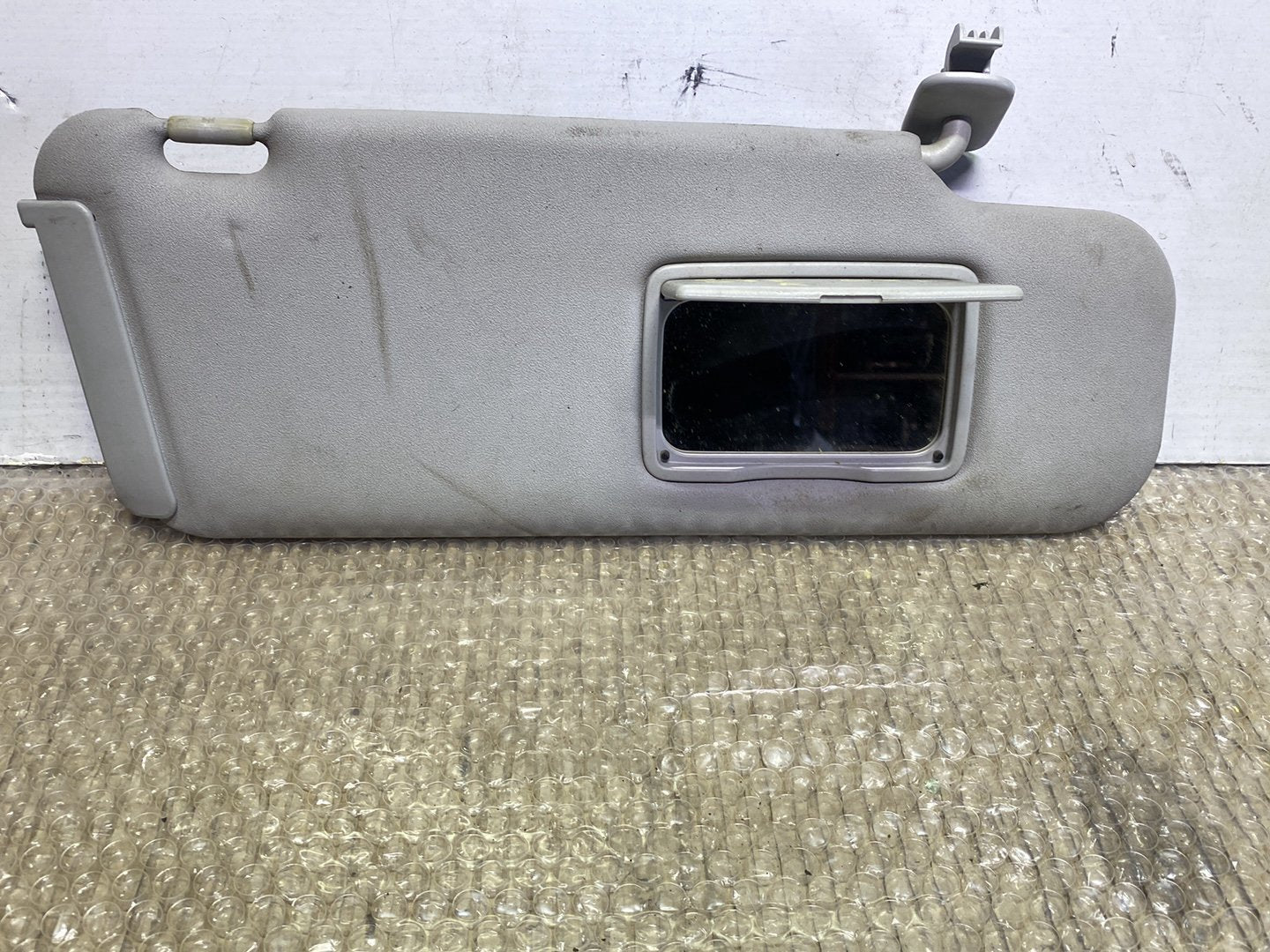 2007 Mazda CX-7- Right Sun Visor PN: E22169270B77