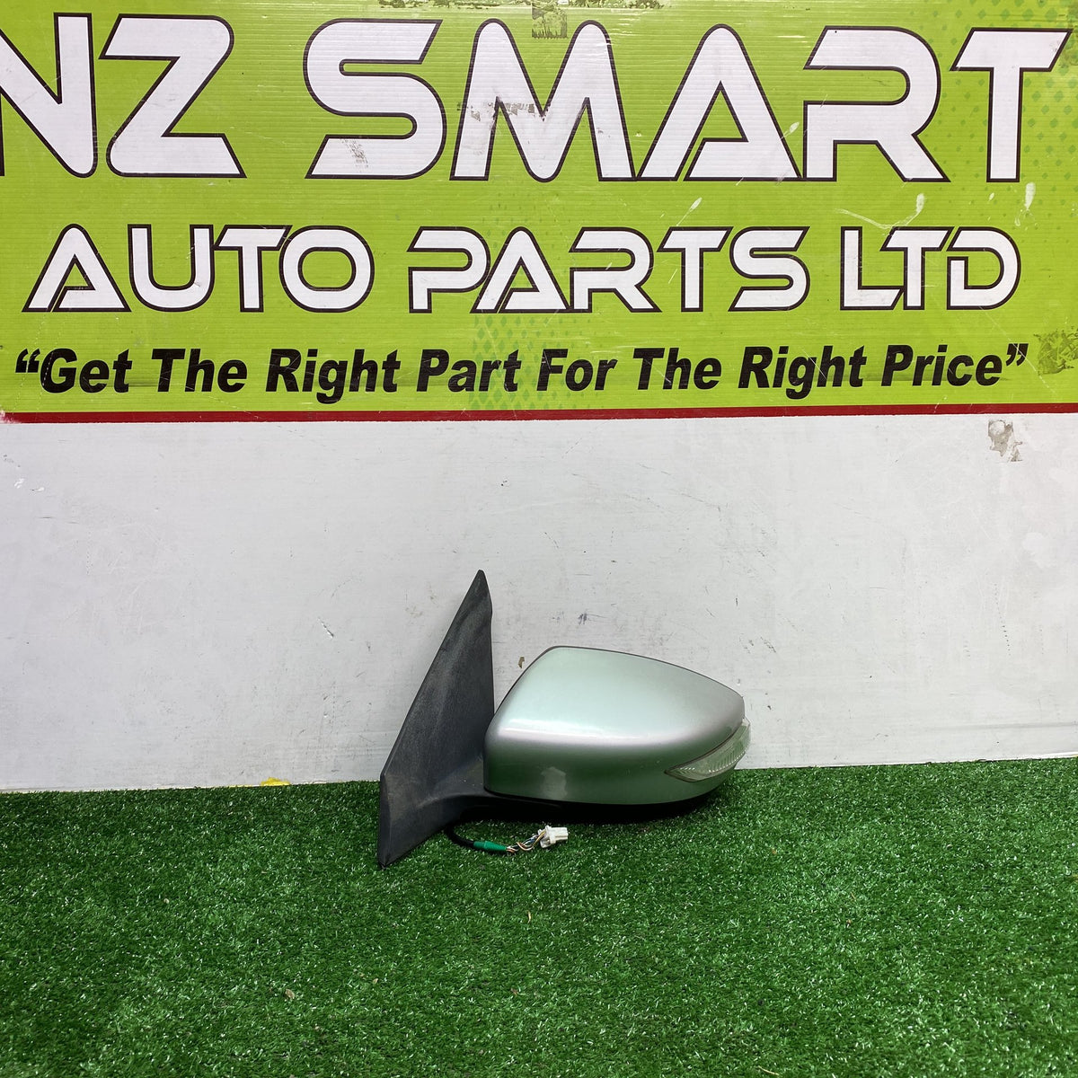 2015 Nissan Pulsar - Left Door Mirror PN: 5 Wires