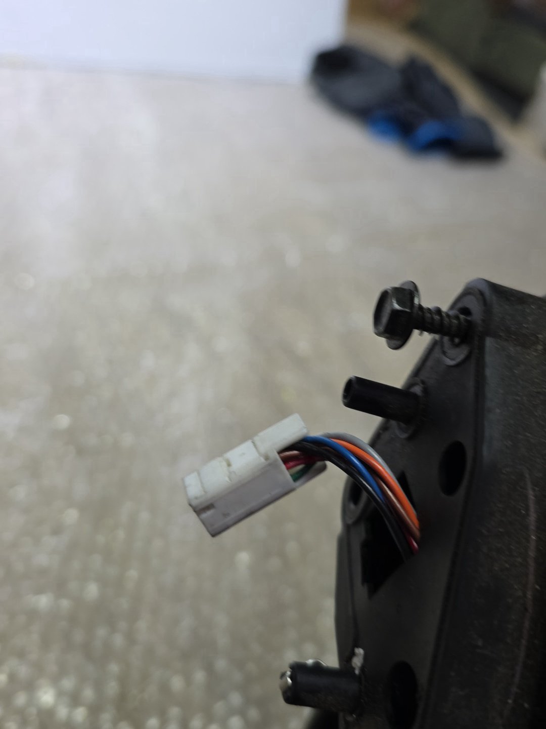 2006 Mazda MPV- Right Door Mirror PN: 7 wires