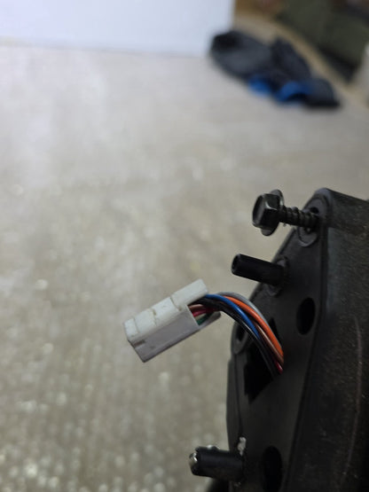 2006 Mazda MPV- Right Door Mirror PN: 7 wires