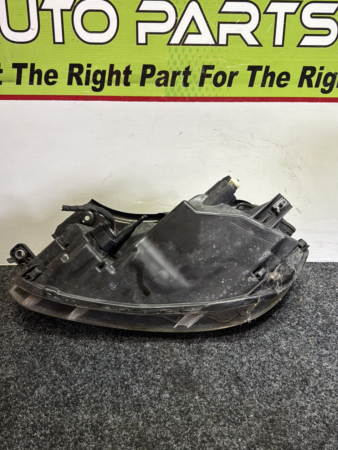 2012 Volkswagen Caddy - Right Headlight PN: 2K6 941 006 A
