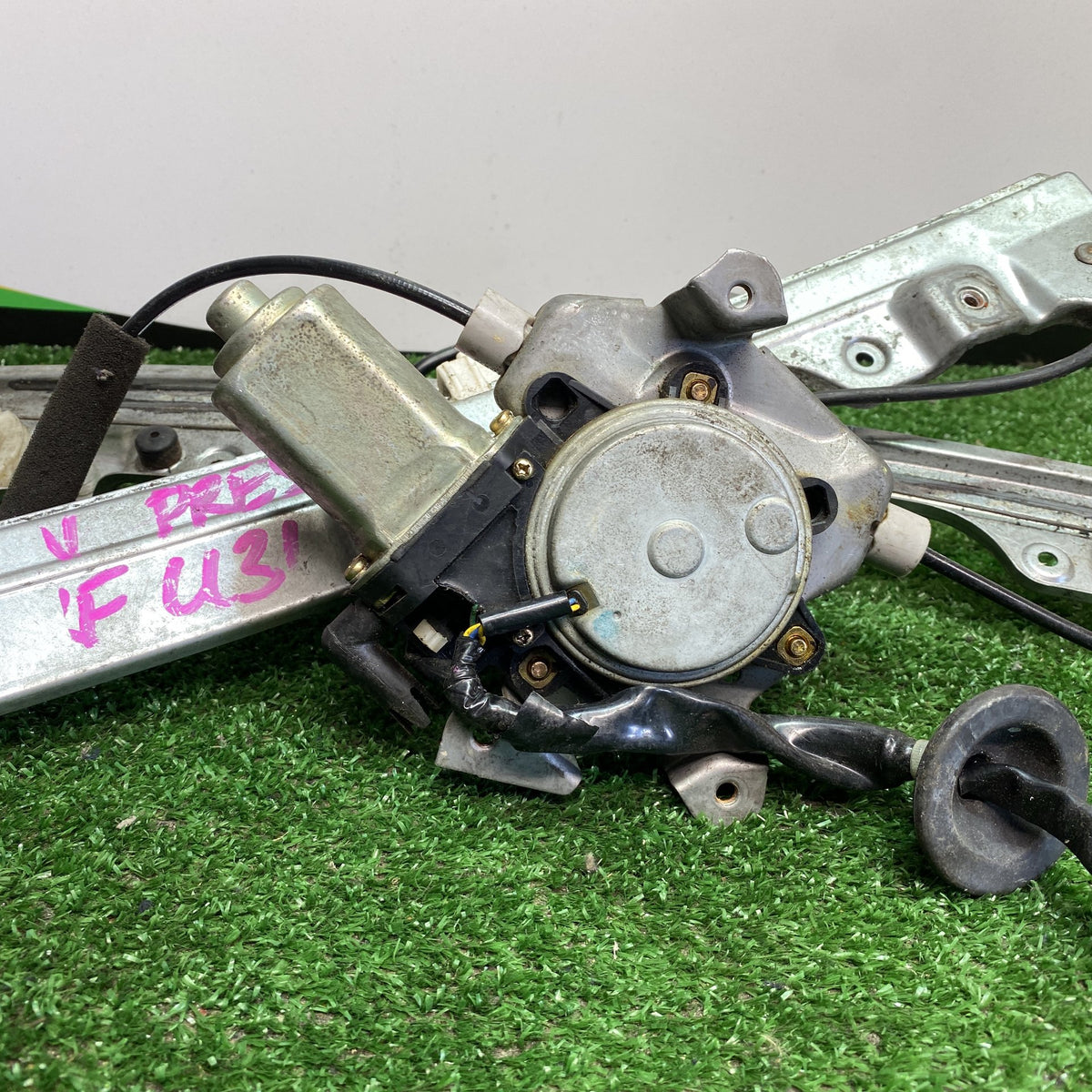 2005 Nissan Teana - Right Front Window Regulator/Motor PN: 80730-9Y000