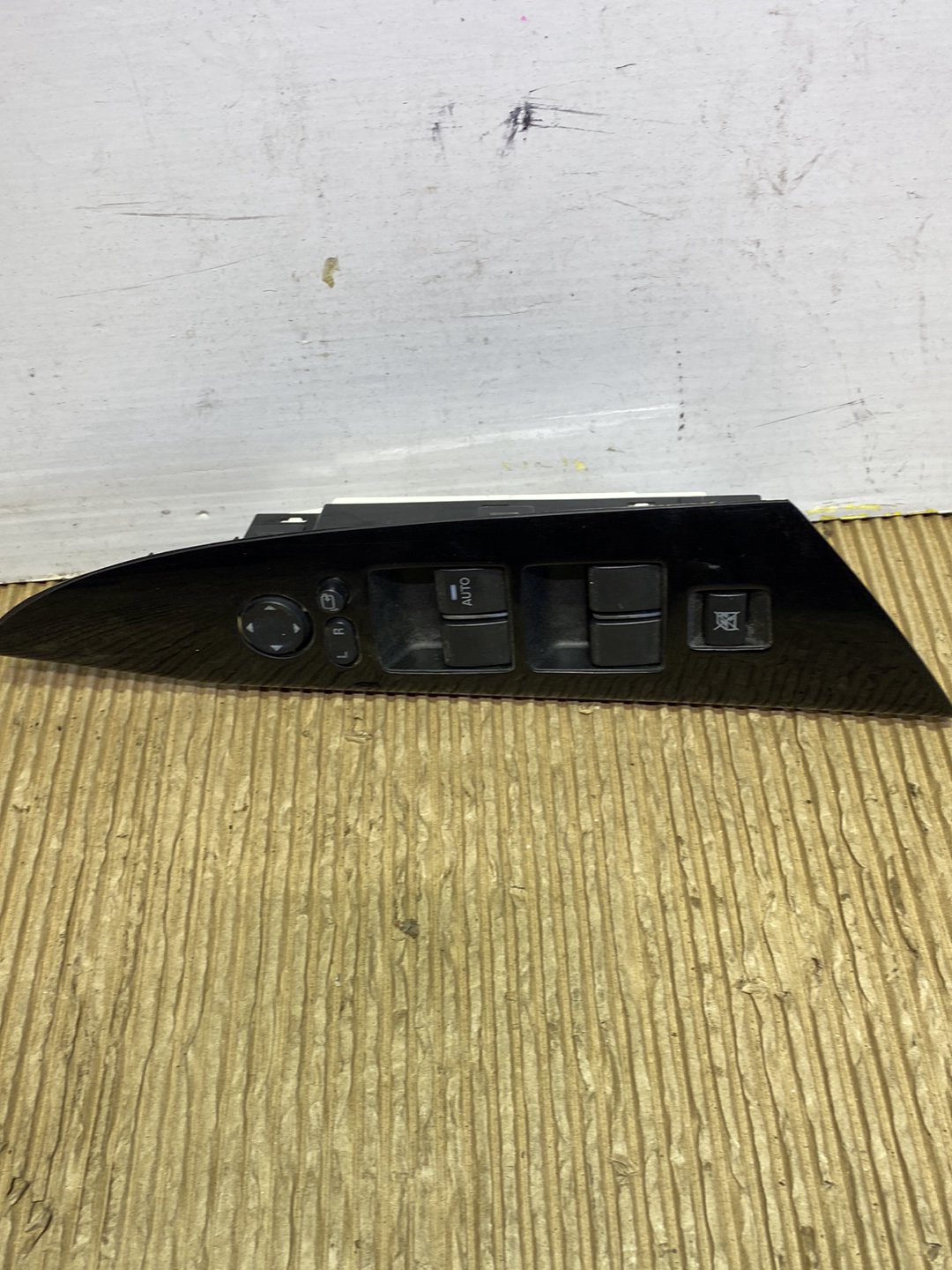 2010 Mazda Axela- Master Power Window Switch PN: see photos