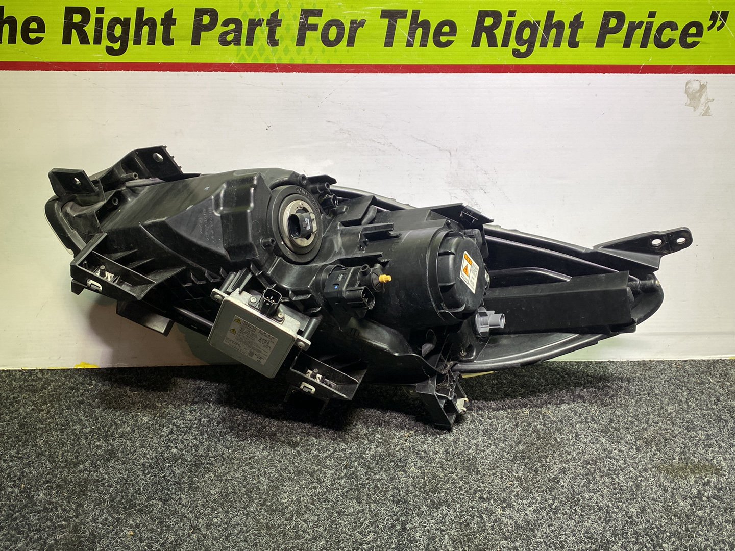 2010 Mazda Premacy - Right Headlight