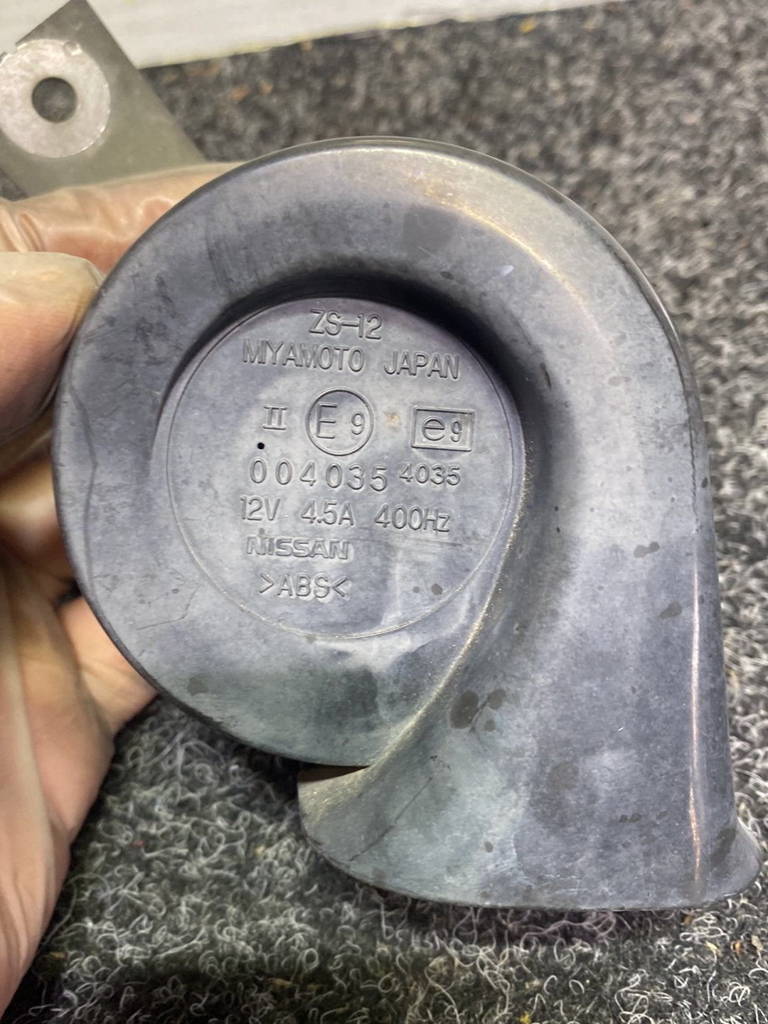 2007 Nissan Fuga - Horn