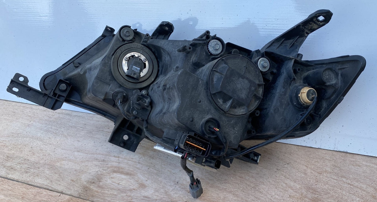 2007 Mitsubishi Outlander CW5W - Right Headlight