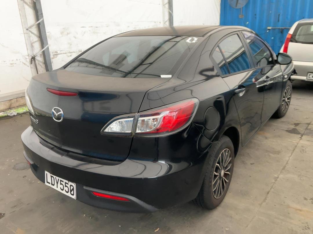 2011 Mazda Mazda3 JM0BL10F100223268  Dismantling For Parts