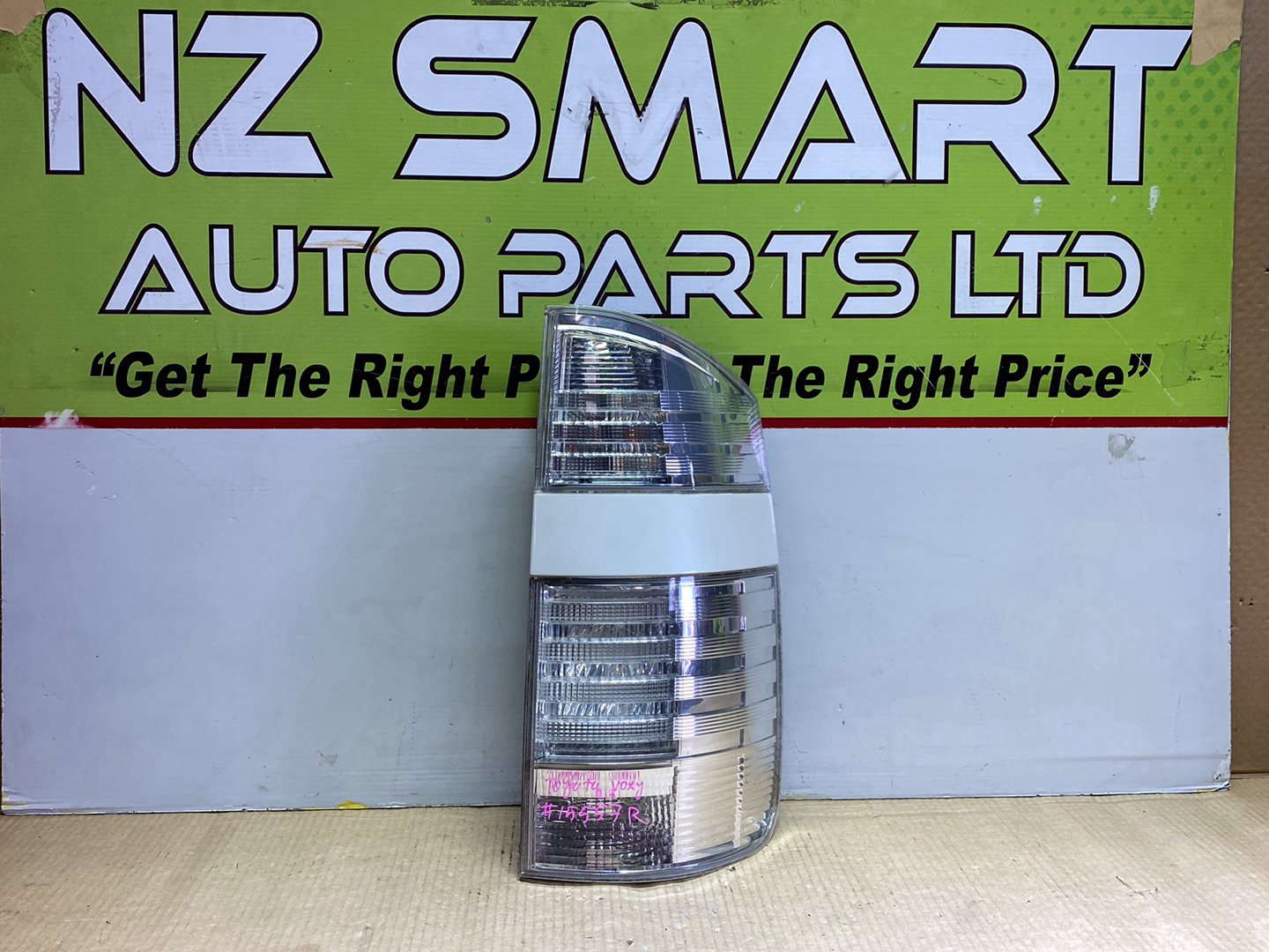 2006 Toyota Voxy AZR60 - Right Taillight PN: ICHIKOH 28-185
