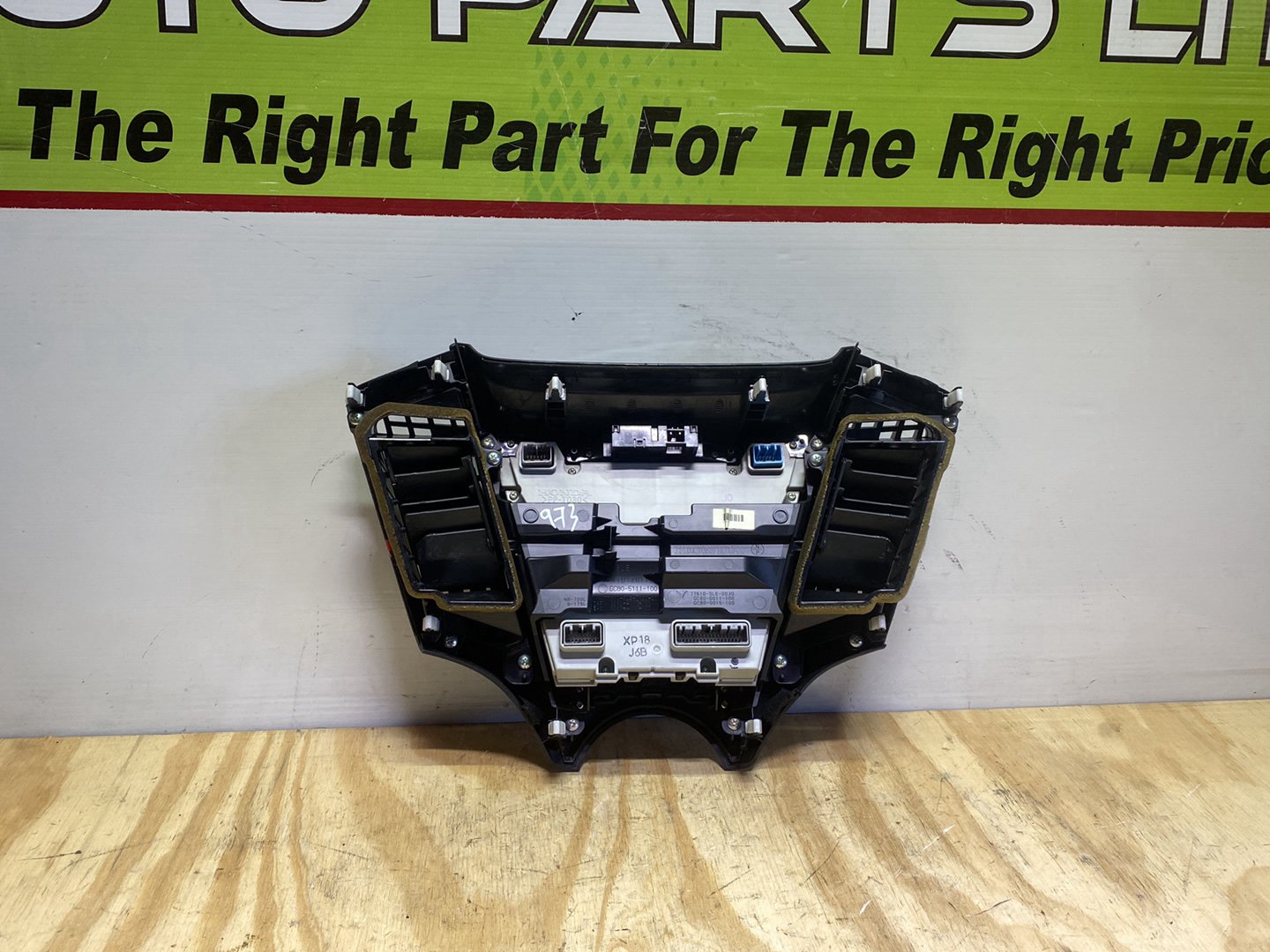 2005 Honda Odyssey RB1 - Climate Controller PN: Audi control panel