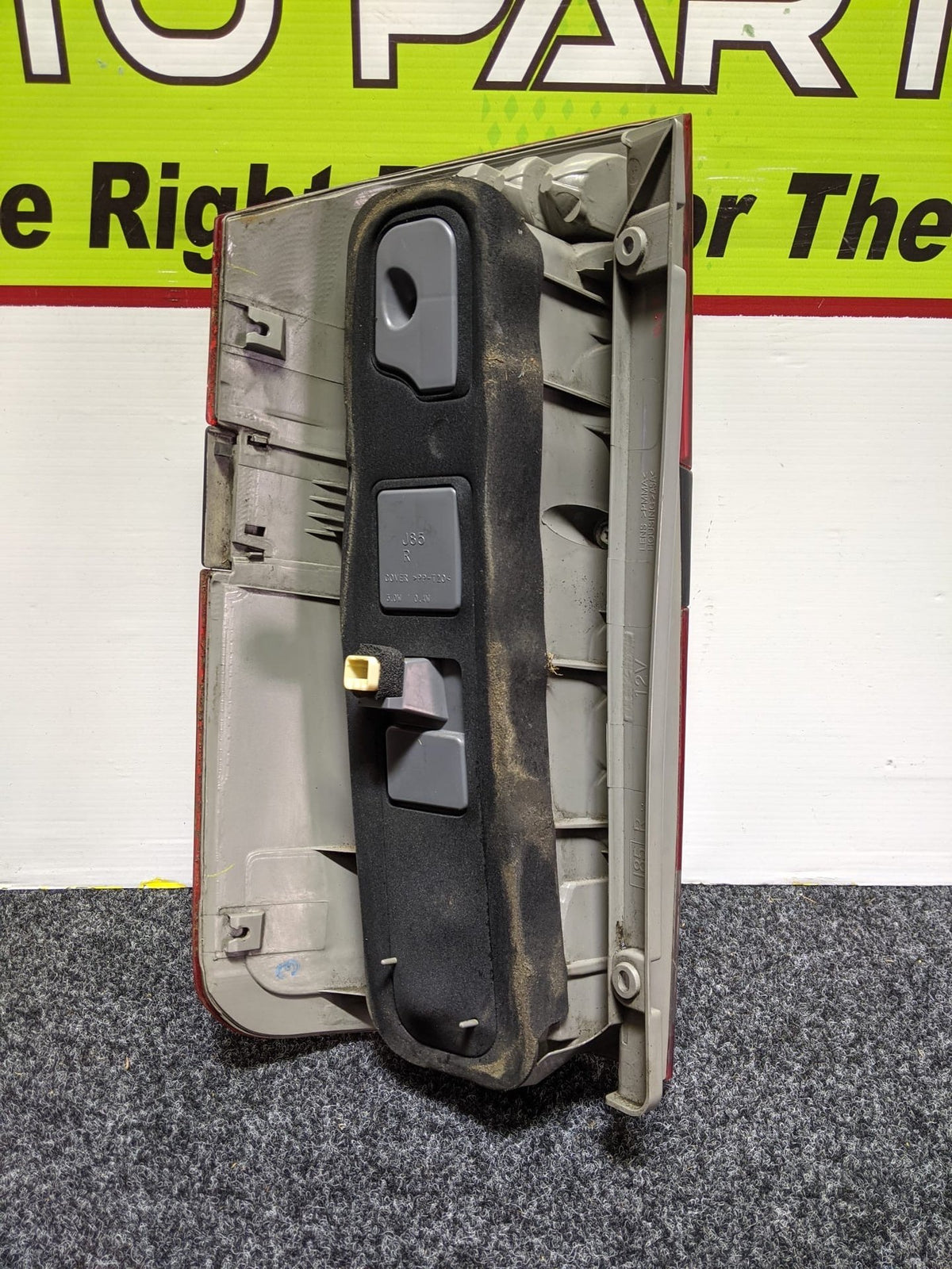 2007 Toyota Noah - Right Taillight PN: 28-184