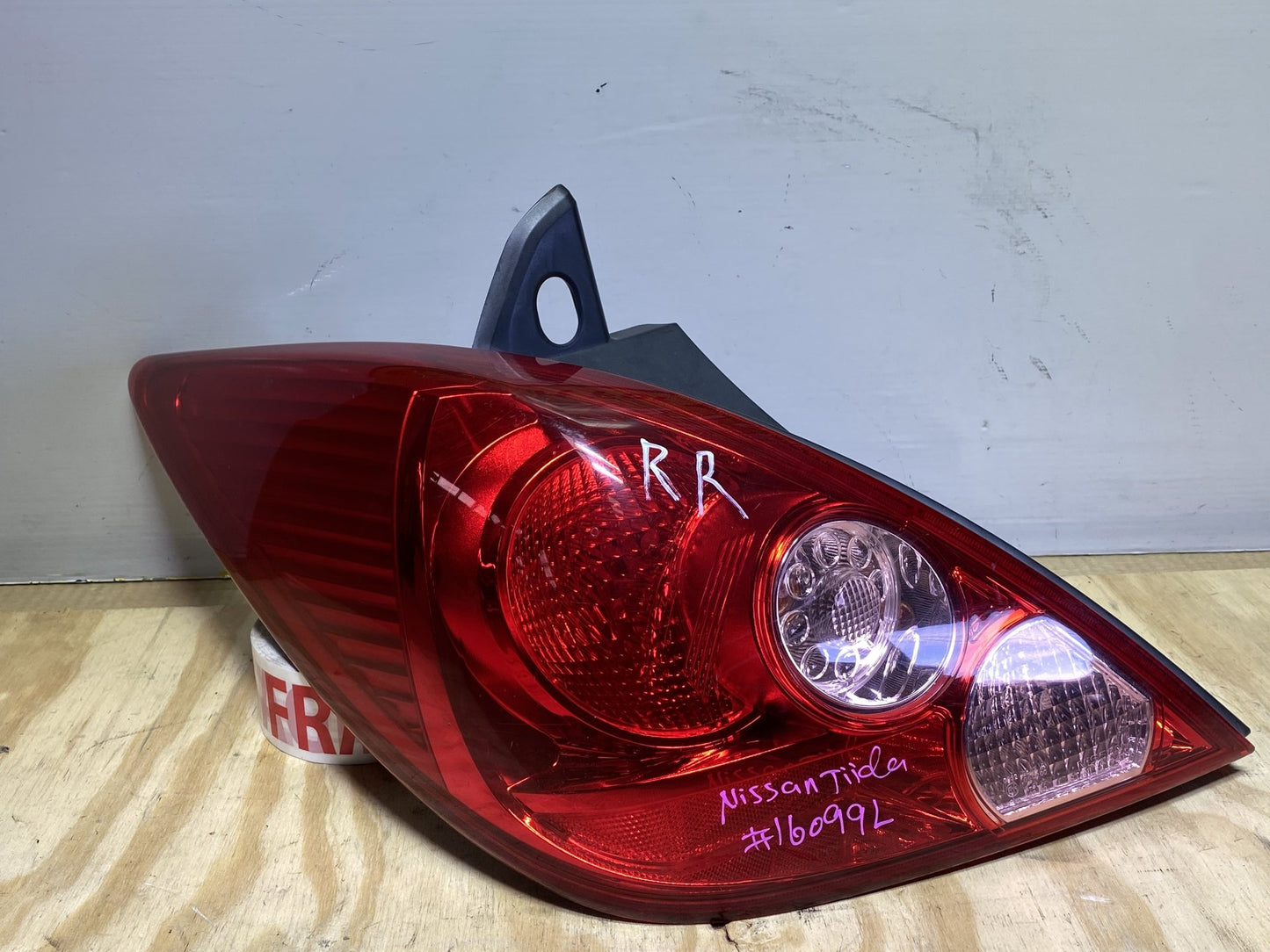 2005 Nissan Tiida JC11 - Left Taillight PN: P4086