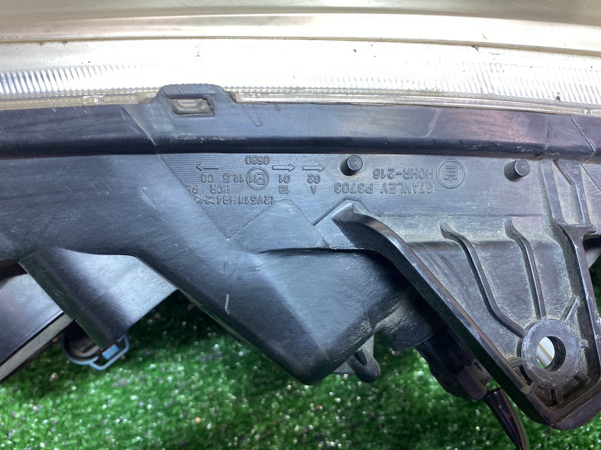 2004 Honda Civic - Right Headlight PN: STANLEY 8519806800