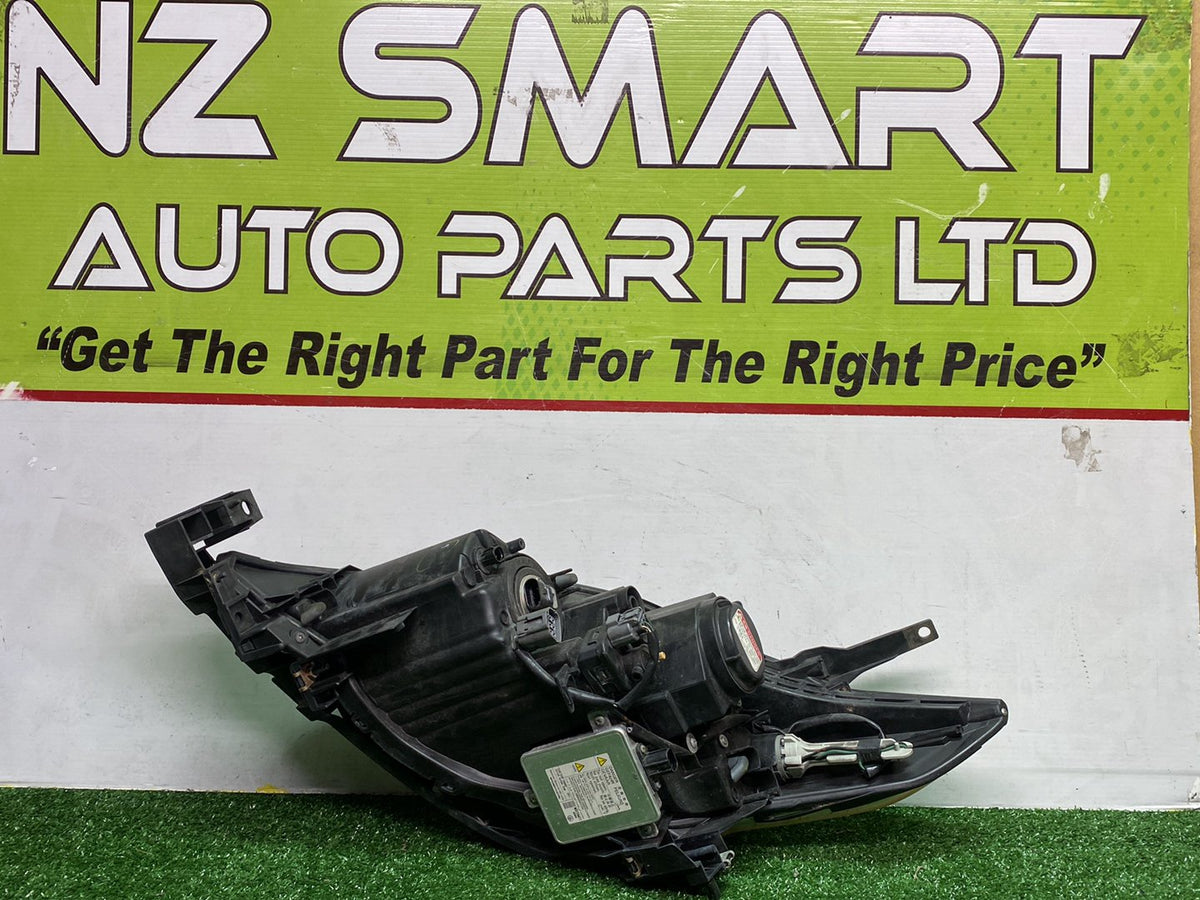 2010 Mazda Premacy CREW - Right Headlight PN: STANLEY P7134