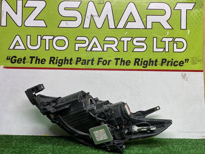 2010 Mazda Premacy CREW - Right Headlight PN: STANLEY P7134