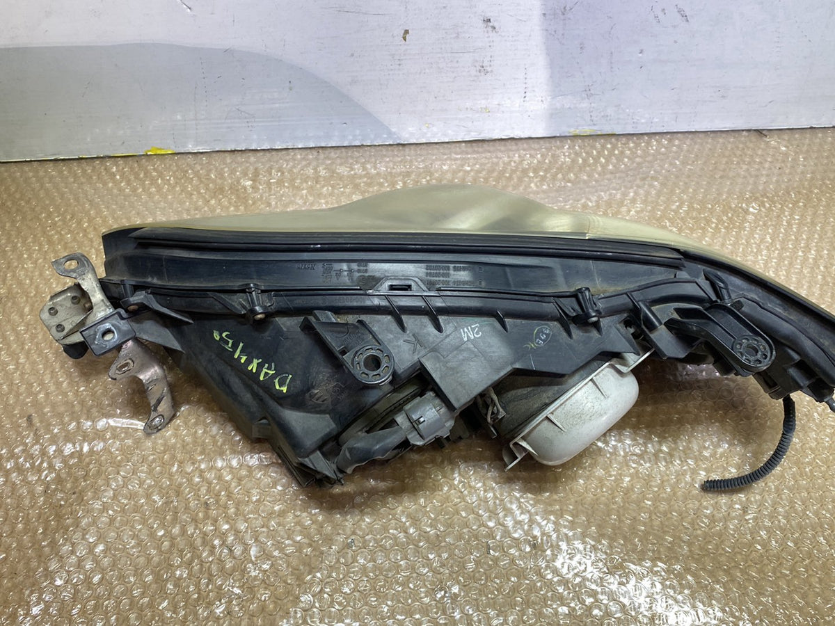 2005 Subaru Legacy - Right Headlight PN: 84001AG701