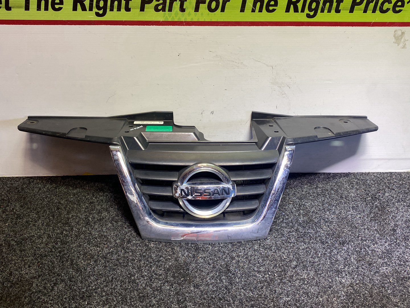 2012 Nissan Juke - Upper Bumper Grille