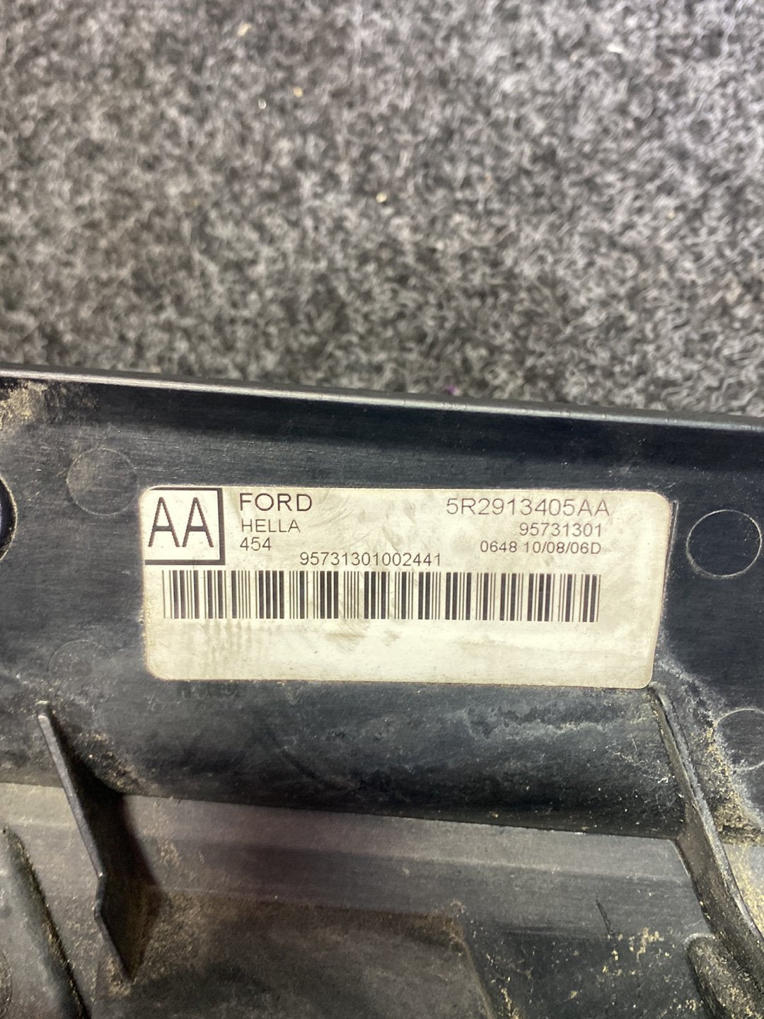 2008 Ford Falcon - Left Taillight PN: 957 377