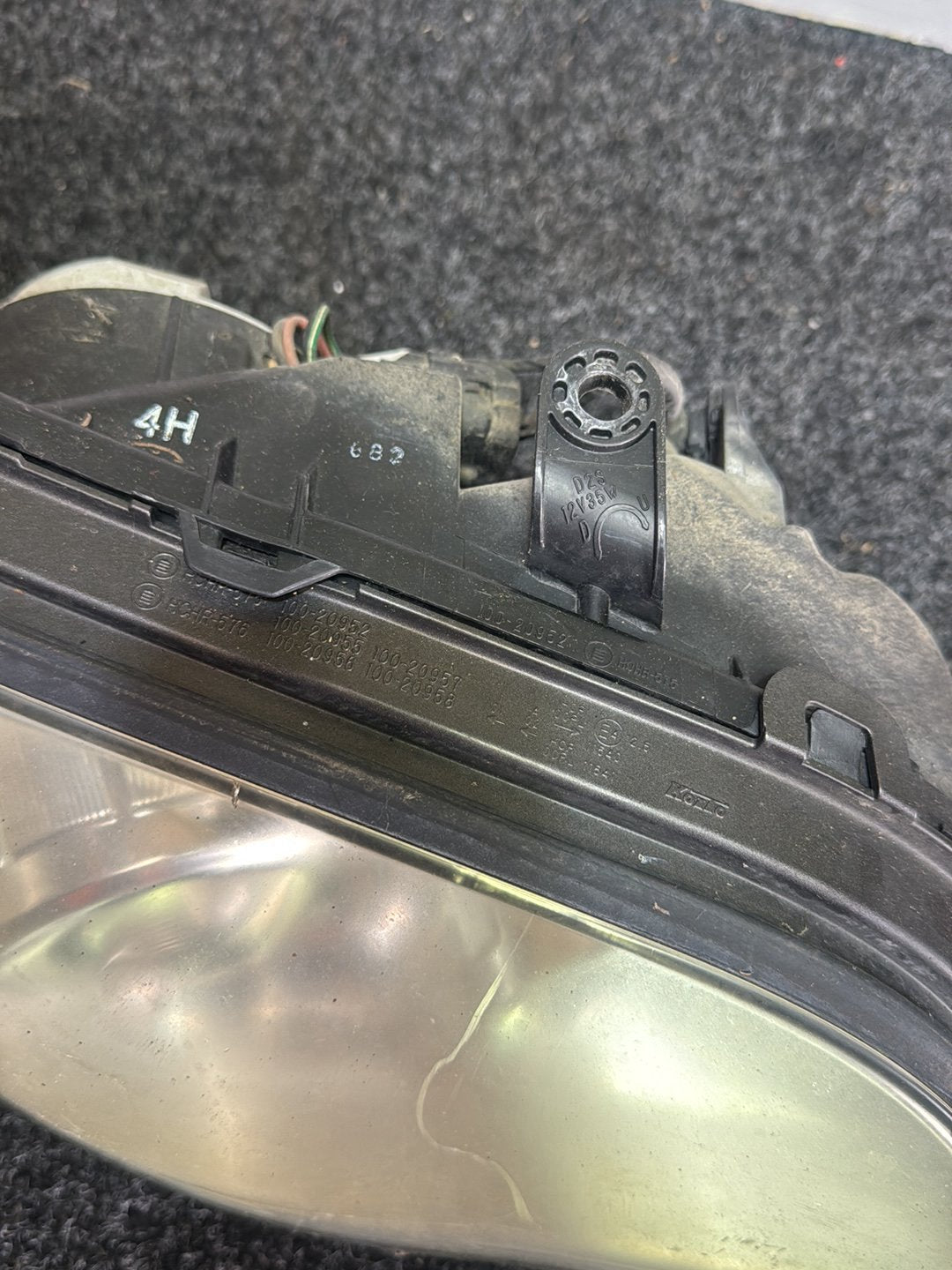 2008 Subaru Legacy - Right Headlight PN: 100-20952